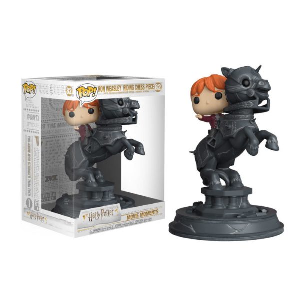 funko de ron en caballo de ajedrez